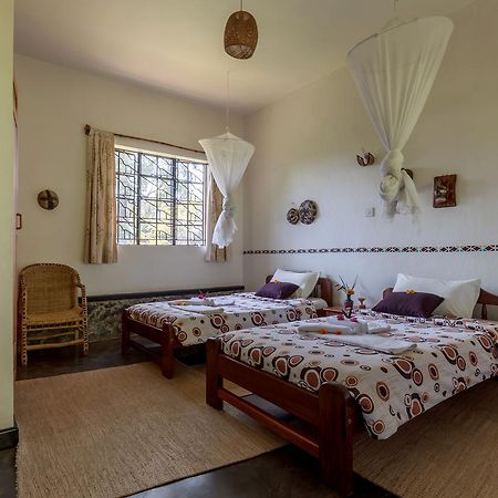 Travellers Rest Hotel Kisoro Exteriör bild