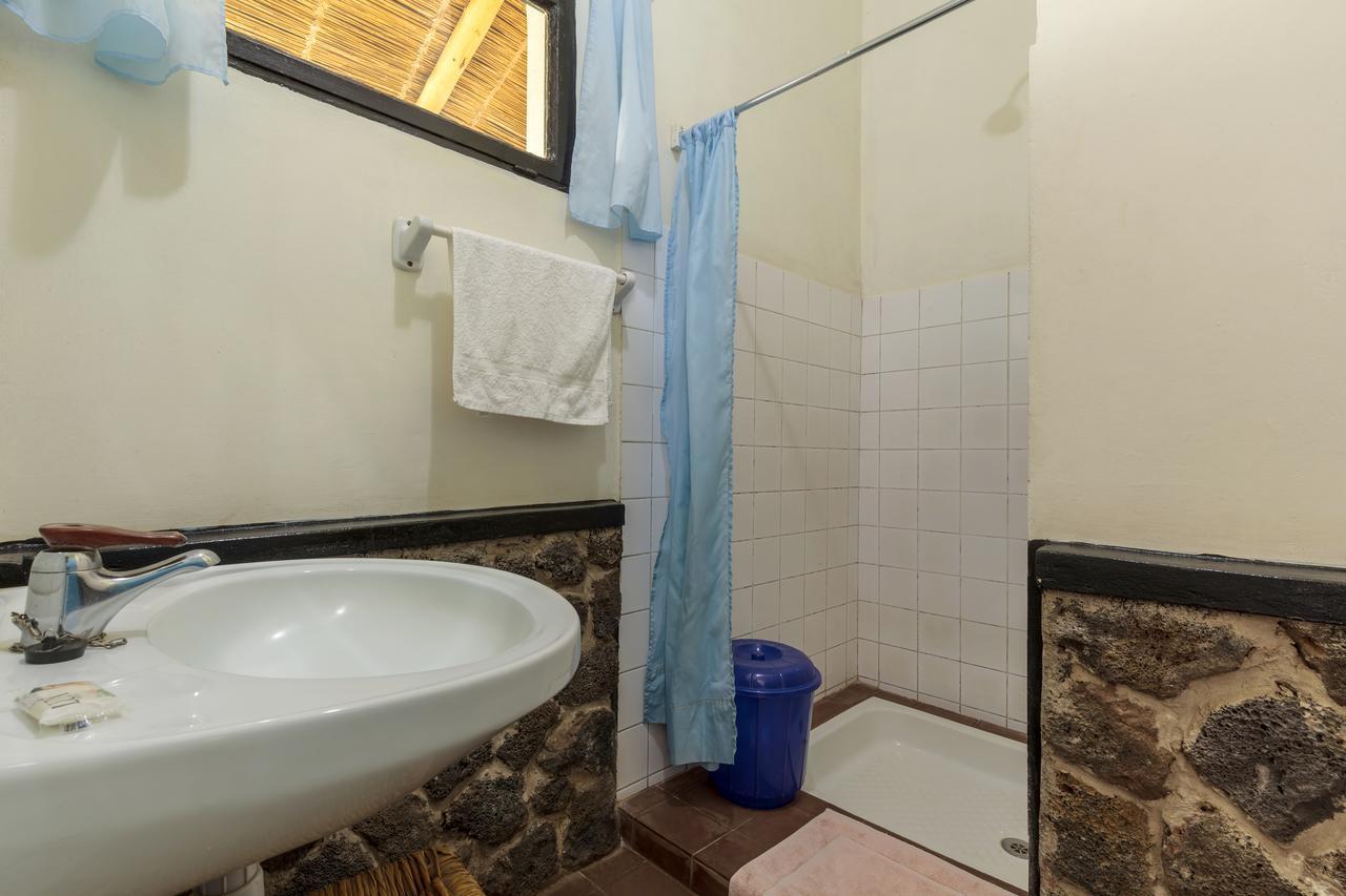 Travellers Rest Hotel Kisoro Exteriör bild