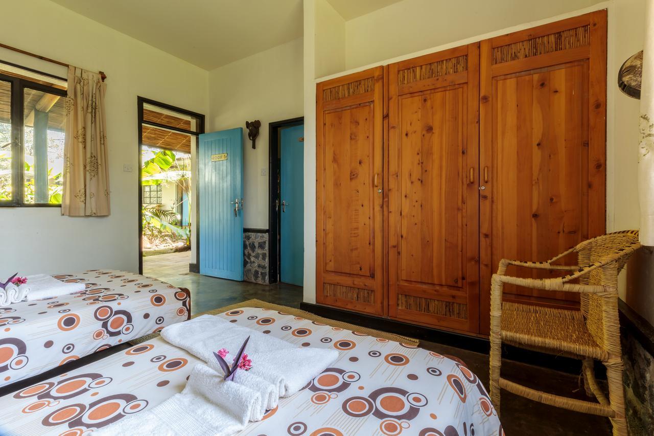 Travellers Rest Hotel Kisoro Exteriör bild