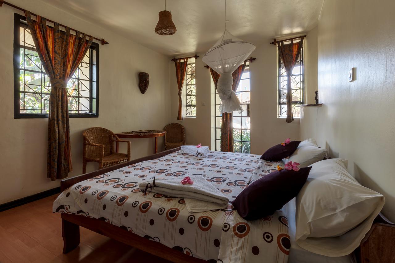 Travellers Rest Hotel Kisoro Exteriör bild