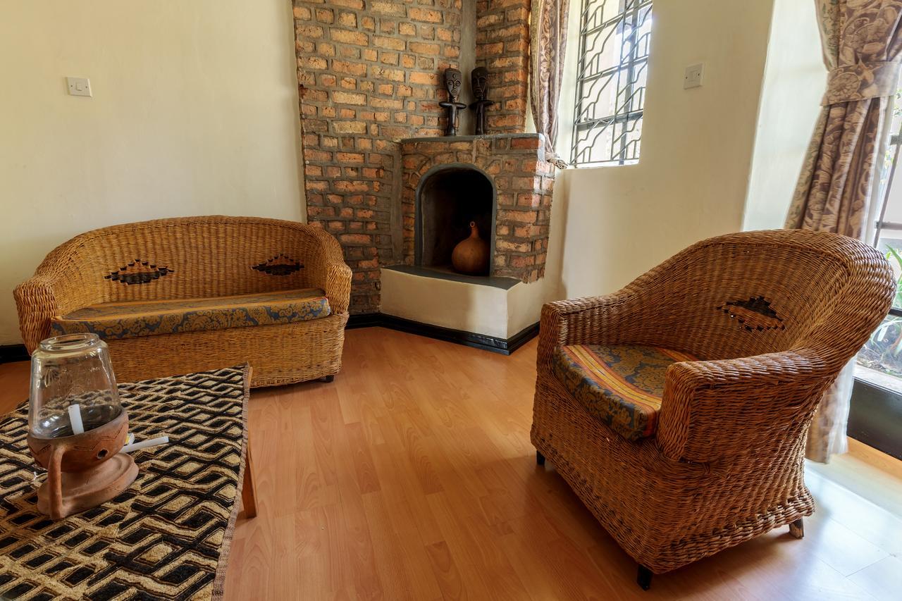 Travellers Rest Hotel Kisoro Exteriör bild